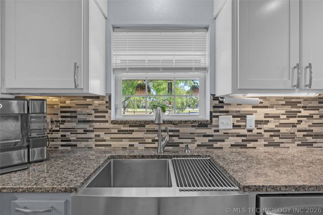 26595 Columbia Crest Drive, Claremore, OK 74019
