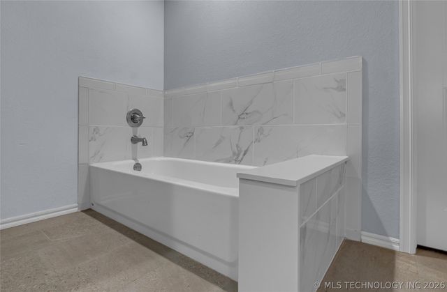 26595 Columbia Crest Drive, Claremore, OK 74019