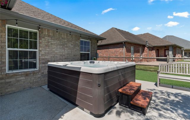 26595 Columbia Crest Drive, Claremore, OK 74019