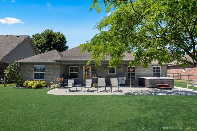 26595 Columbia Crest Drive, Claremore, OK 74019