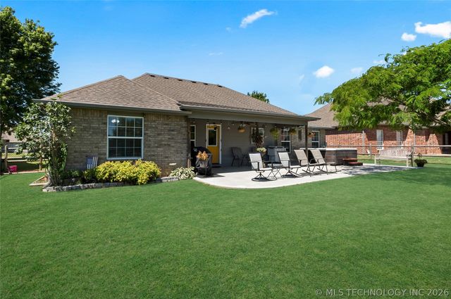 26595 Columbia Crest Drive, Claremore, OK 74019