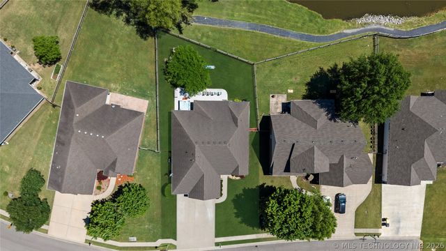 26595 Columbia Crest Drive, Claremore, OK 74019