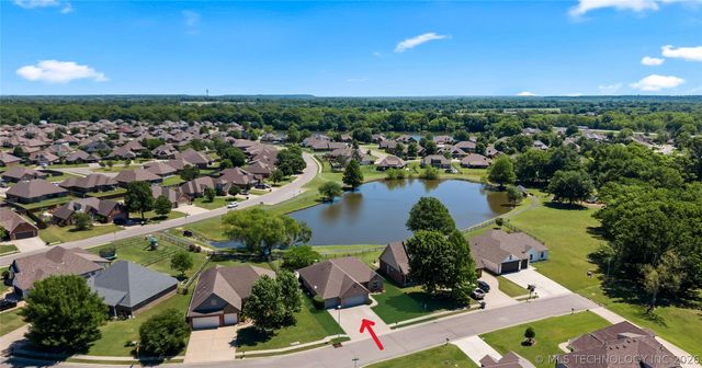 26595 Columbia Crest Drive, Claremore, OK 74019