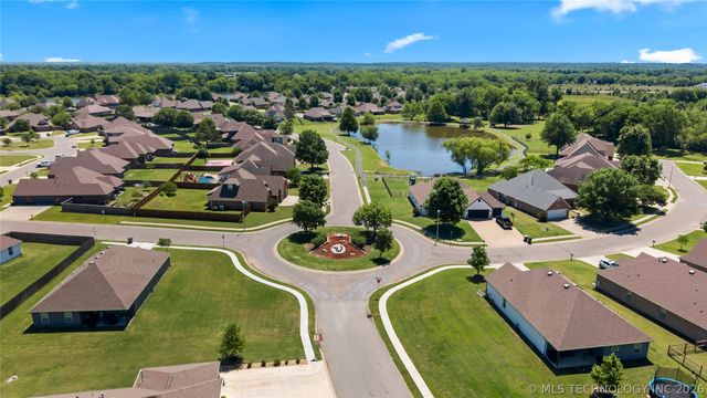 26595 Columbia Crest Drive, Claremore, OK 74019