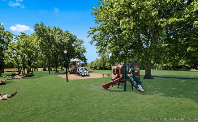26595 Columbia Crest Drive, Claremore, OK 74019