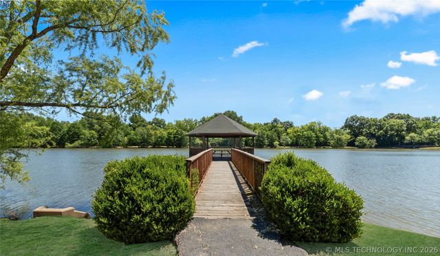 26595 Columbia Crest Drive, Claremore, OK 74019