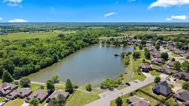 26595 Columbia Crest Drive, Claremore, OK 74019