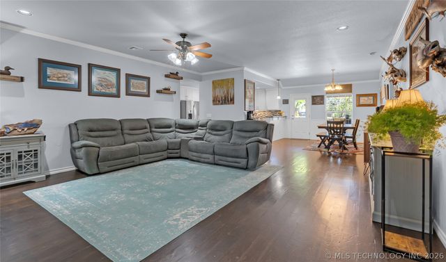 26595 Columbia Crest Drive, Claremore, OK 74019