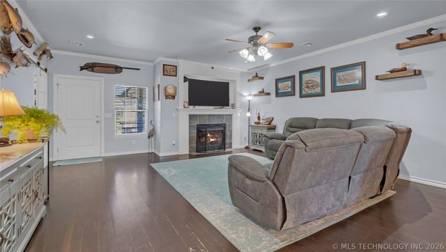 26595 Columbia Crest Drive, Claremore, OK 74019