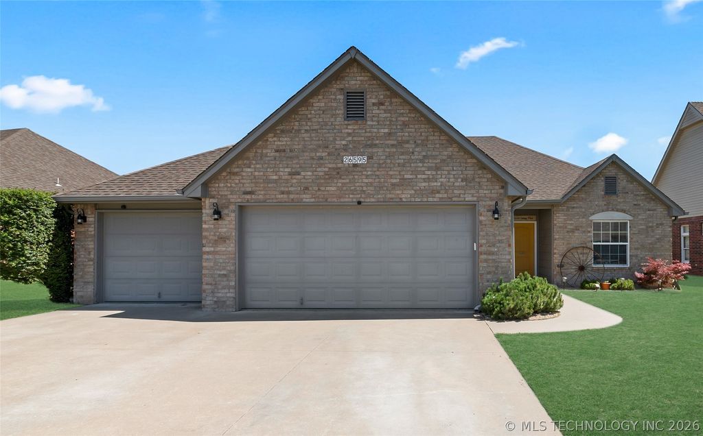 26595 Columbia Crest Drive, Claremore, OK 74019