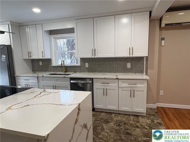 9851 Deerwood Drive, Coolbaugh Twp, PA 18466