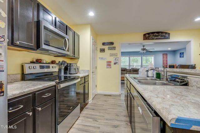 236 Allenwood Drive, Surgoinsville, TN 37873