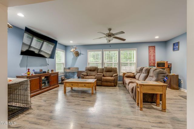 236 Allenwood Drive, Surgoinsville, TN 37873