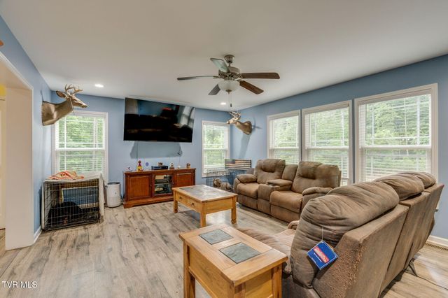 236 Allenwood Drive, Surgoinsville, TN 37873