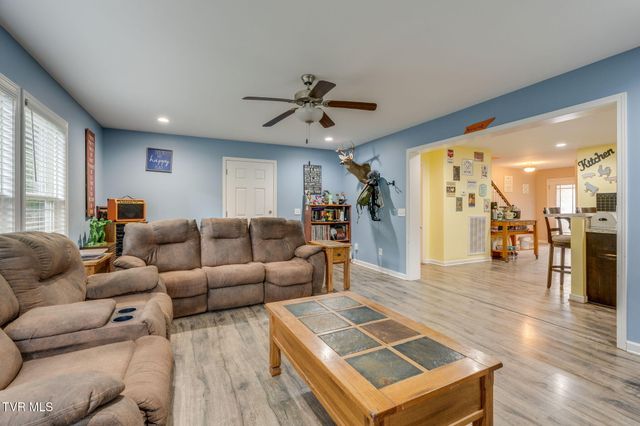 236 Allenwood Drive, Surgoinsville, TN 37873