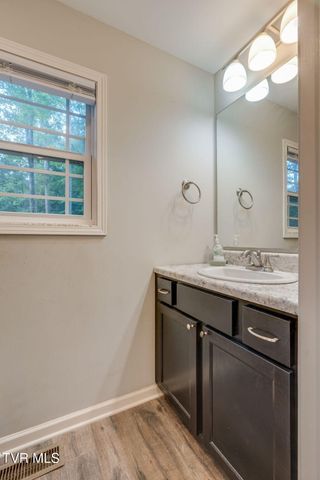 236 Allenwood Drive, Surgoinsville, TN 37873