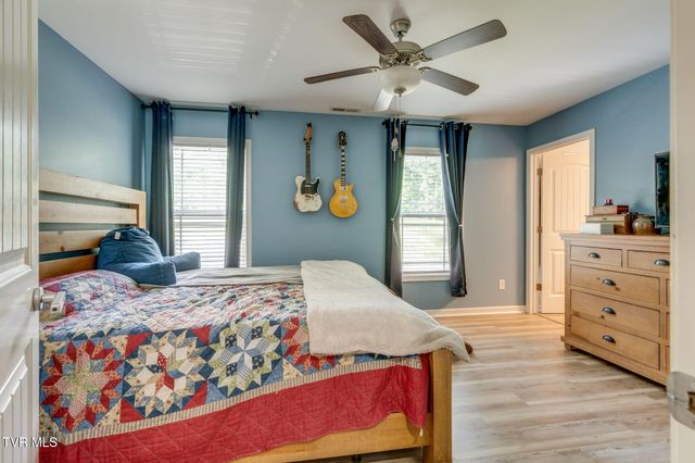 236 Allenwood Drive, Surgoinsville, TN 37873