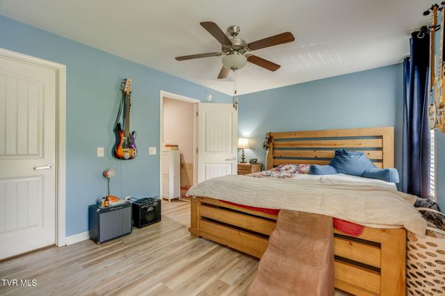 236 Allenwood Drive, Surgoinsville, TN 37873