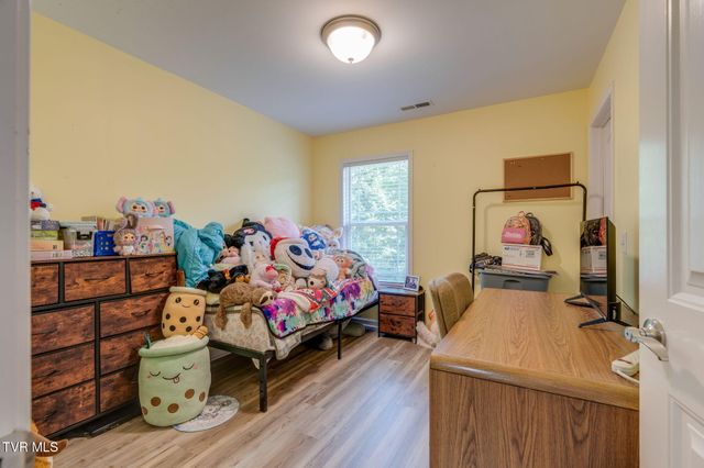 236 Allenwood Drive, Surgoinsville, TN 37873