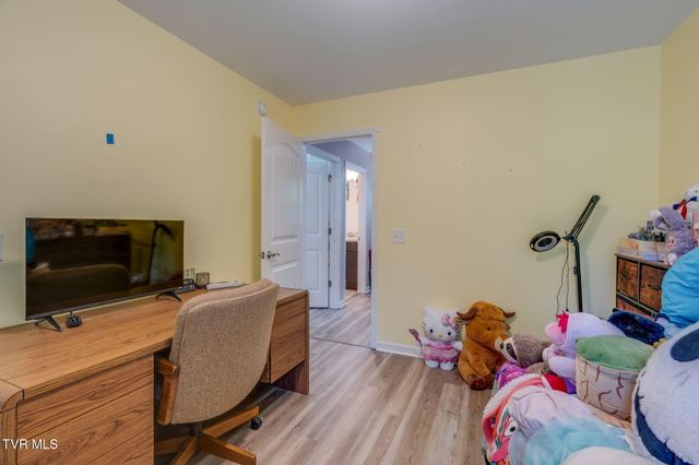 236 Allenwood Drive, Surgoinsville, TN 37873