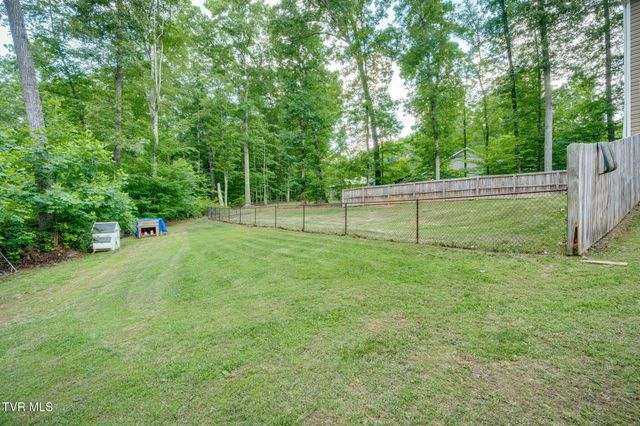 236 Allenwood Drive, Surgoinsville, TN 37873