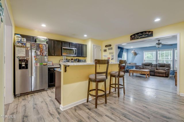 236 Allenwood Drive, Surgoinsville, TN 37873
