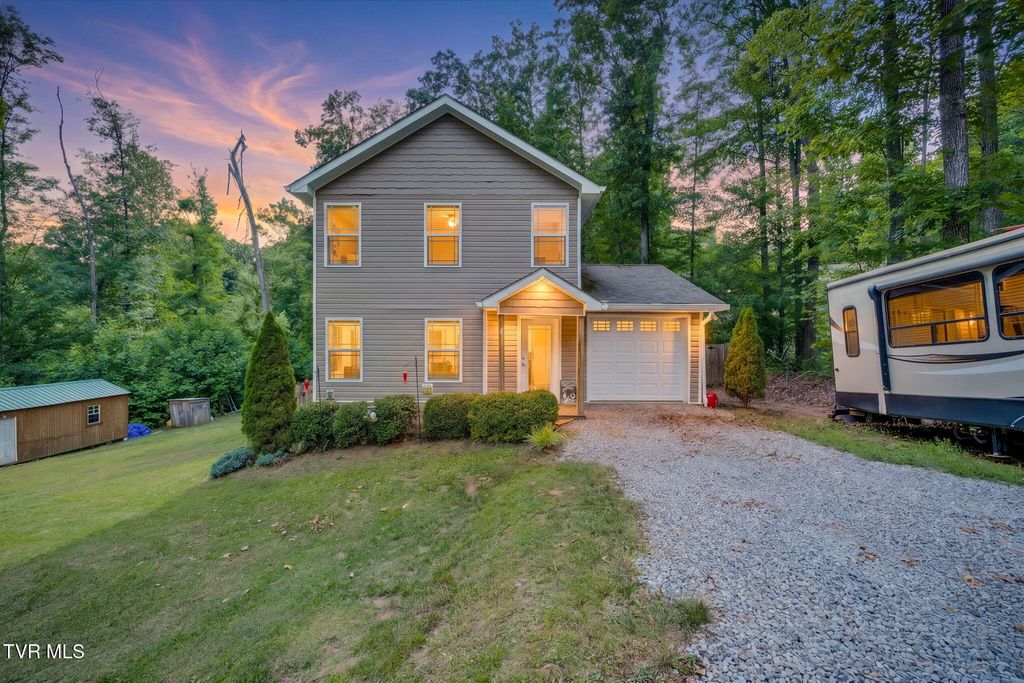 236 Allenwood Drive, Surgoinsville, TN 37873