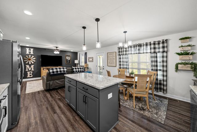 589 Briarwood Dr, Clarksville, TN 37040