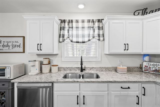 589 Briarwood Dr, Clarksville, TN 37040