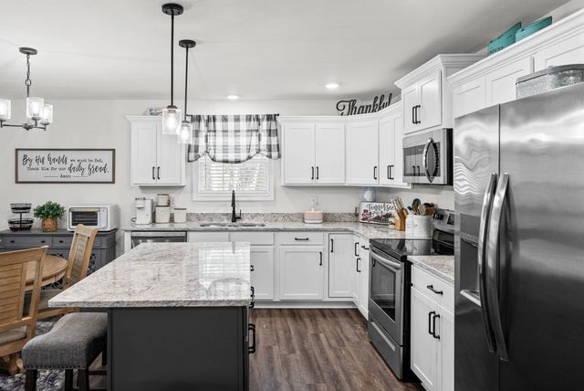 589 Briarwood Dr, Clarksville, TN 37040