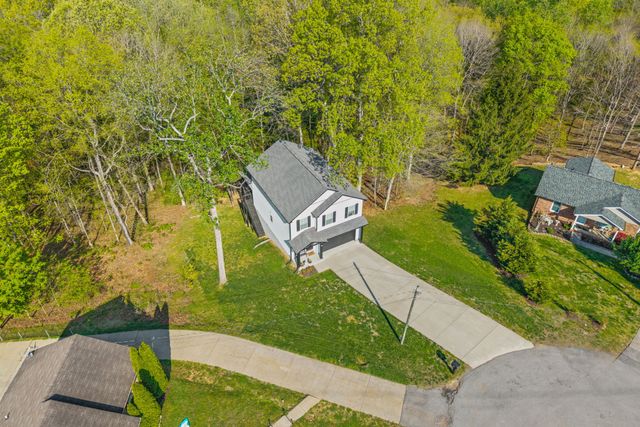589 Briarwood Dr, Clarksville, TN 37040