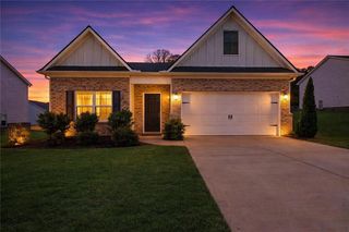 176 Innis Brook Circle, Cartersville, GA 30120