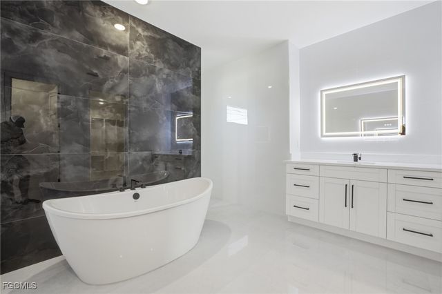 866 SW 18th ST, Cape Coral, FL 33991