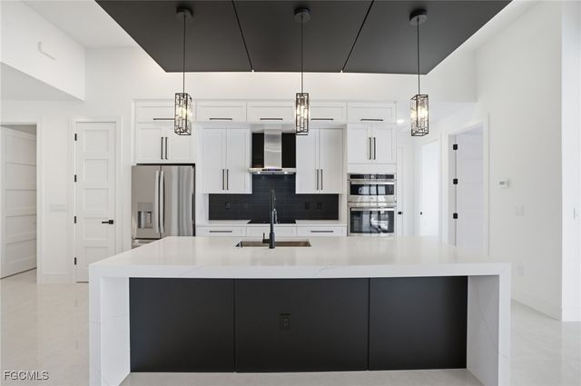 866 SW 18th ST, Cape Coral, FL 33991