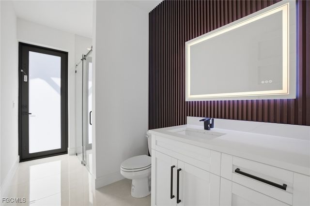 866 SW 18th ST, Cape Coral, FL 33991