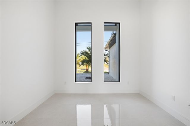 866 SW 18th ST, Cape Coral, FL 33991