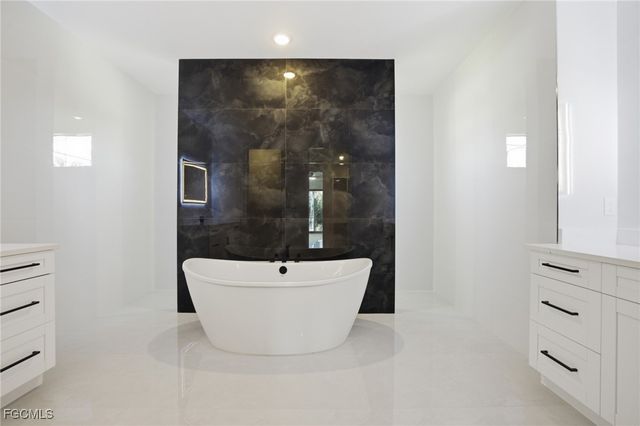 866 SW 18th ST, Cape Coral, FL 33991