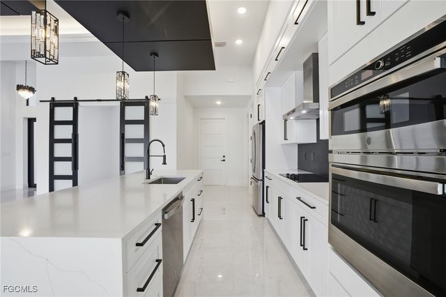 866 SW 18th ST, Cape Coral, FL 33991