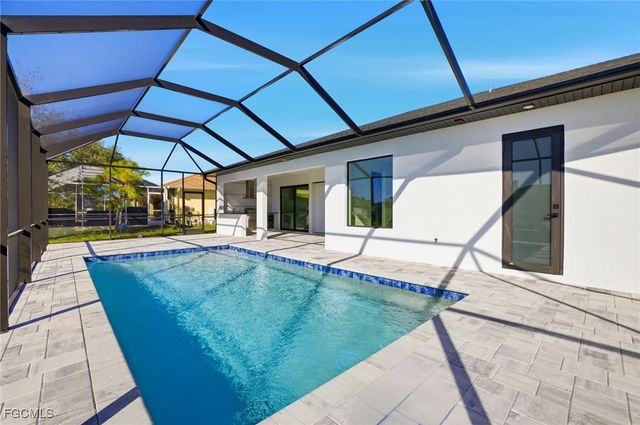 866 SW 18th ST, Cape Coral, FL 33991