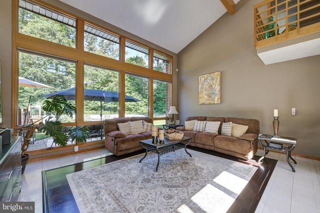 2016 WALL AVE, Burlington, NJ 08016