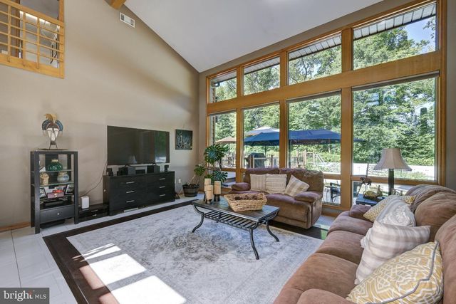 2016 WALL AVE, Burlington, NJ 08016