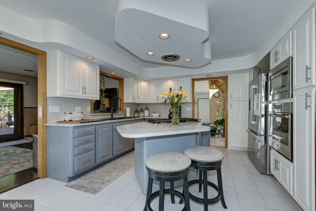 2016 WALL AVE, Burlington, NJ 08016
