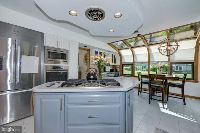2016 WALL AVE, Burlington, NJ 08016