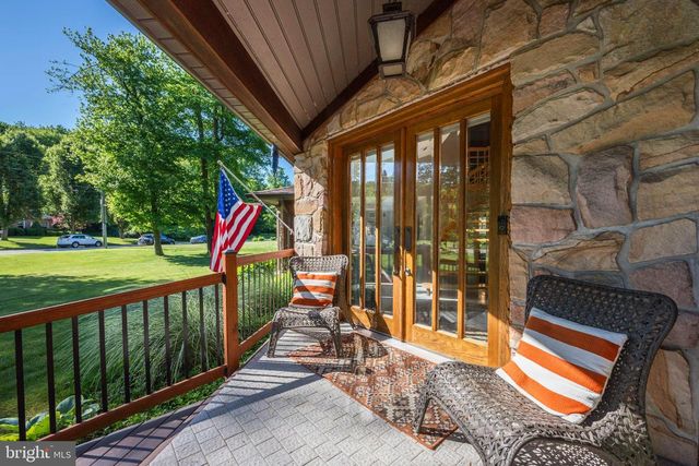 2016 WALL AVE, Burlington, NJ 08016