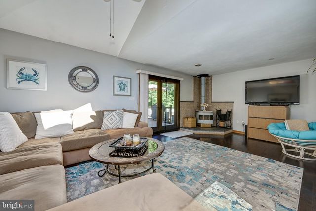2016 WALL AVE, Burlington, NJ 08016