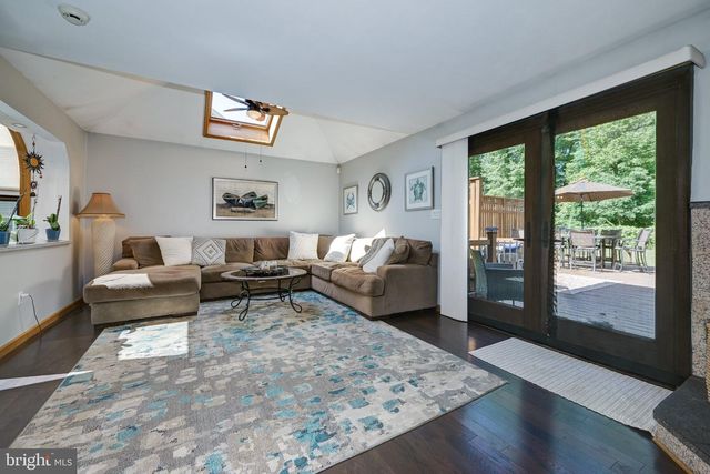2016 WALL AVE, Burlington, NJ 08016