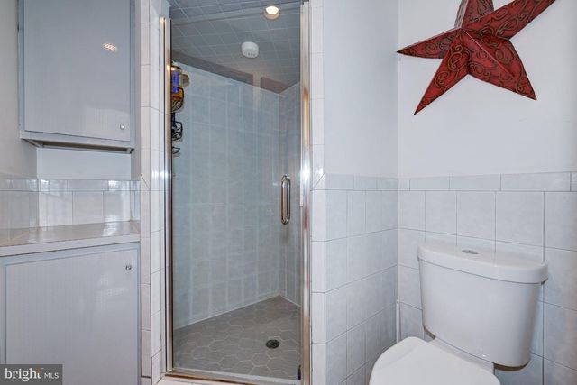 2016 WALL AVE, Burlington, NJ 08016
