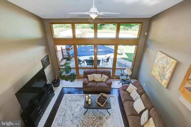 2016 WALL AVE, Burlington, NJ 08016