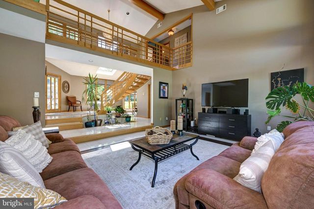 2016 WALL AVE, Burlington, NJ 08016
