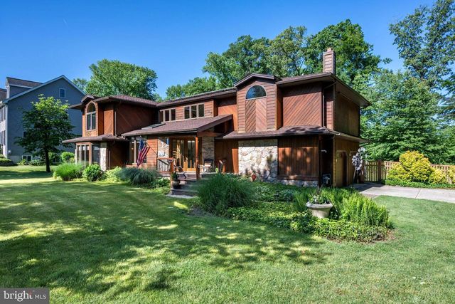 2016 WALL AVE, Burlington, NJ 08016